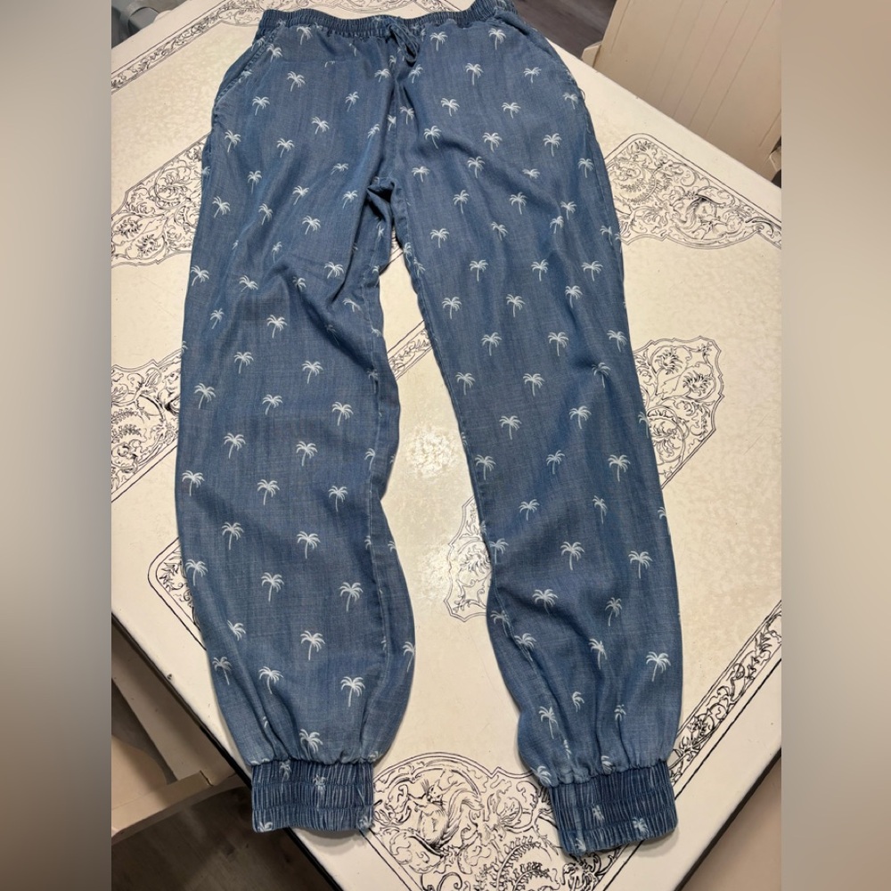 Chambray palm print joggers!